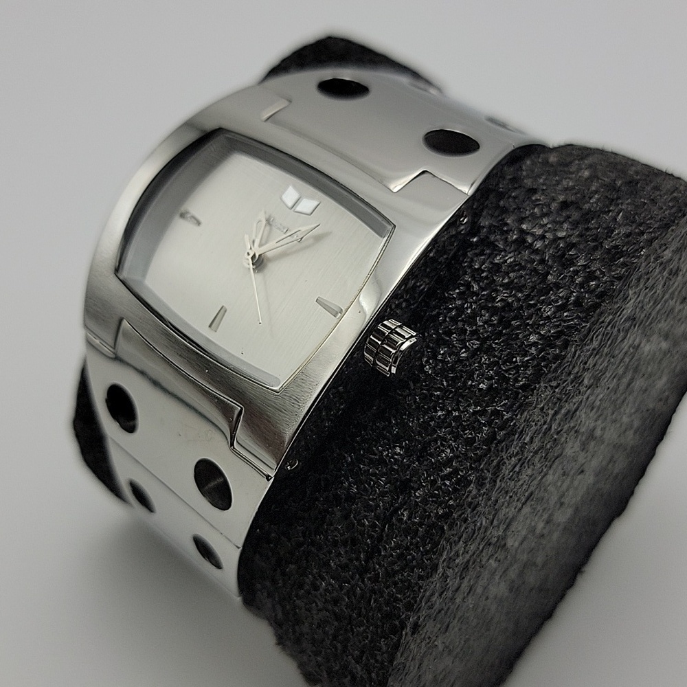 RARE Womens Chrome VESTAL Destroyer Silver Wrist Watch Polished NEW Battery 37mm - Picture 2 of 10